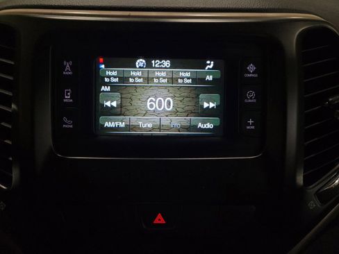 Used 2014 Jeep Cherokee Latitude AWD/4WD image 25