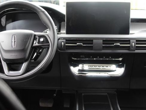 Used 2023 Lincoln Corsair AWD w/ Equipment Group 101A image 7