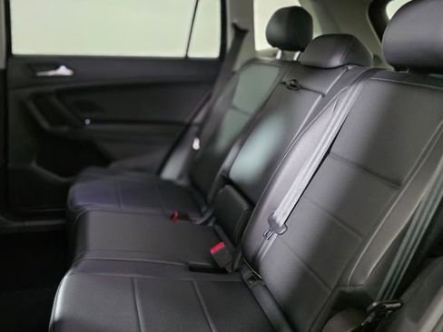 Used 2019 Volkswagen Tiguan SE w/ Panoramic Sunroof Package image 25