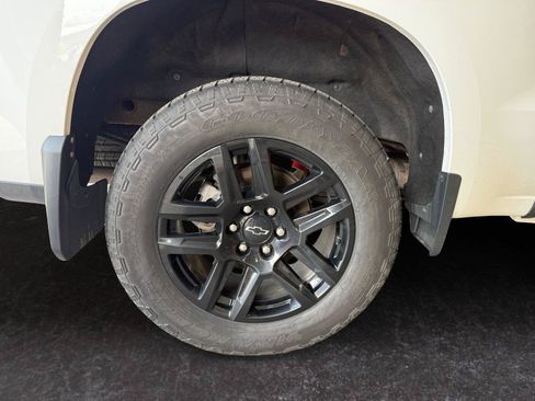 Used 2024 Chevrolet Silverado 1500 RST w/ Z71 Off-Road Package AWD/4WD image 27