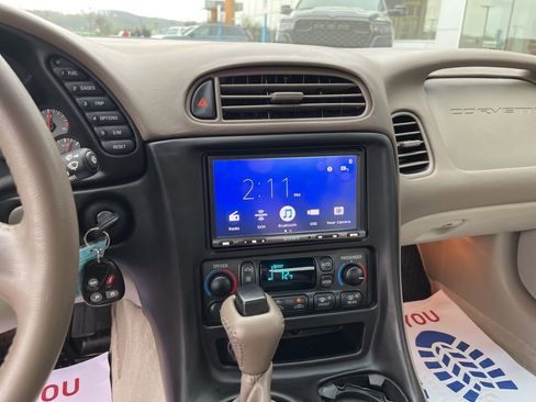 Used 2004 Chevrolet Corvette Convertible w/ Preferred Equipment Group image 10