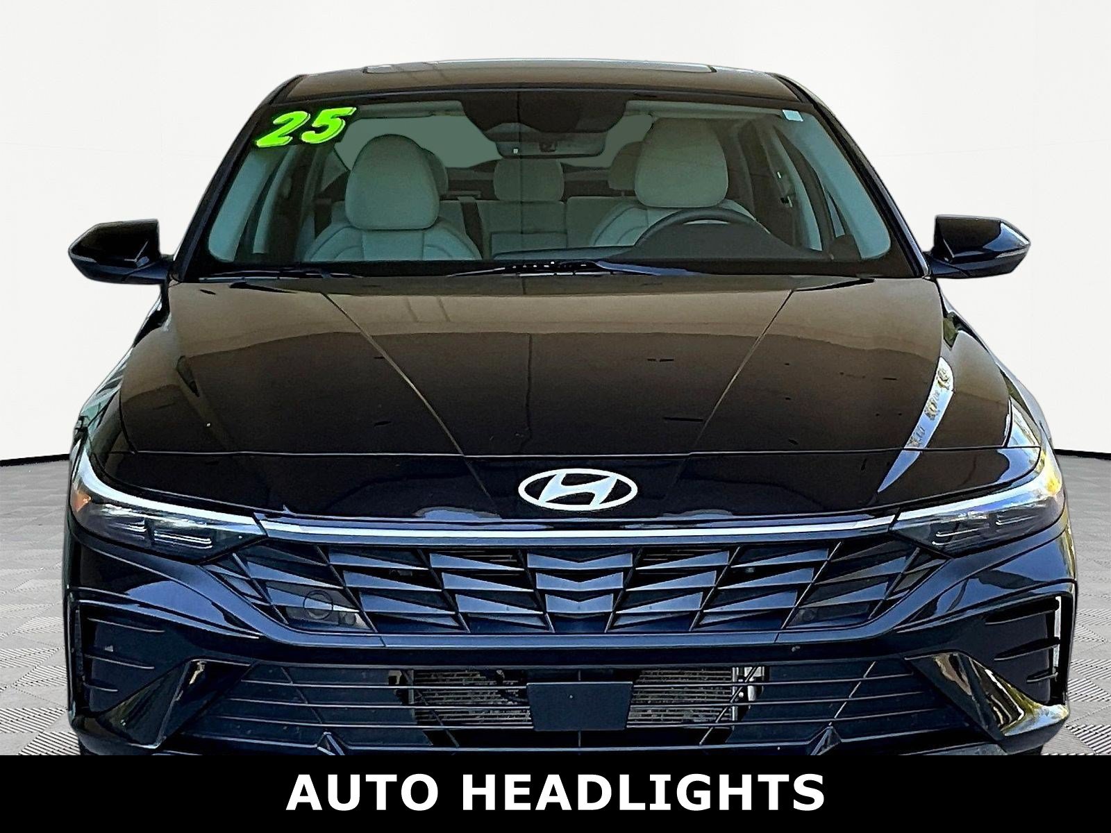 Used 2025 Hyundai Elantra Limited FWD image 2