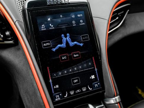 Used 2024 Ferrari Roma Spider RWD image 28