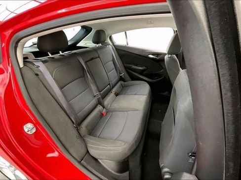 Used 2017 Chevrolet Cruze LT w/ Convenience Package FWD image 18