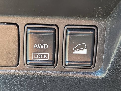 Used 2016 Nissan Rogue S AWD/4WD image 25