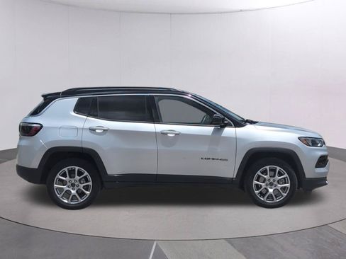 Used 2025 Jeep Compass Limited AWD/4WD image 8