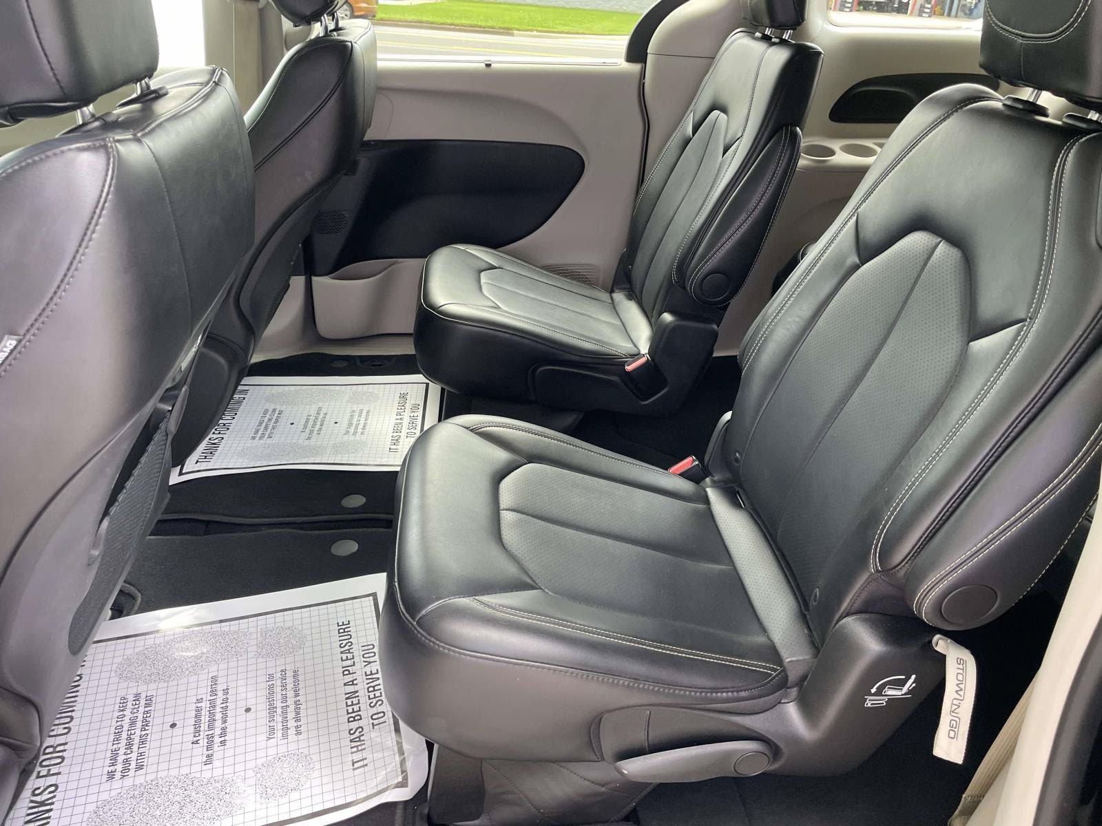 Used 2024 Chrysler Pacifica Touring-L FWD image 10