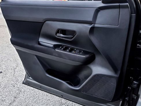 New 2025 Nissan Kicks S image 11