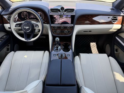 Used 2024 Bentley Bentayga image 14