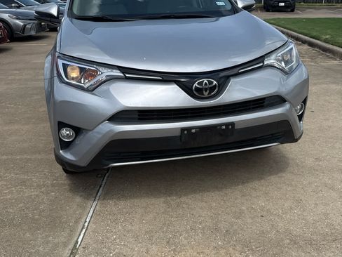 Used 2018 Toyota RAV4 XLE w/ Plus Extra Value Package FWD image 12