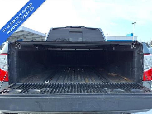 Used 2018 Nissan Titan SV w/ SV Convenience Package image 10