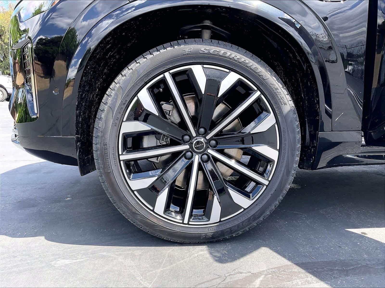 New 2026 Volvo XC90 T8 Plus w/ Protection Package Premier AWD/4WD image 14