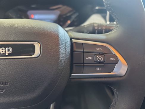 Used 2025 Jeep Compass Latitude AWD/4WD image 18