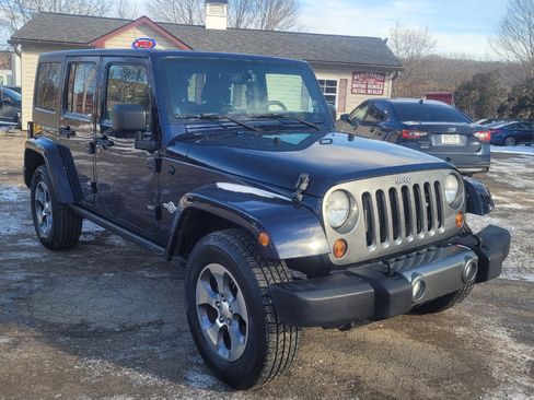 Used 2013 Jeep Wrangler Unlimited Sport image 2