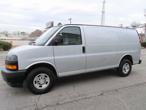 Used 2018 Chevrolet Express 2500 w/ Driver Convenience Package image 8