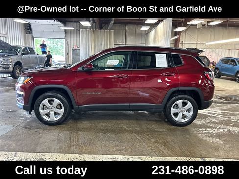 Used 2021 Jeep Compass Latitude w/ Convenience Group AWD/4WD image 2