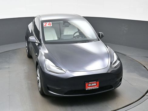 Used 2024 Tesla Model Y Long Range AWD/4WD image 36