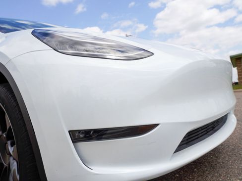Used 2023 Tesla Model Y Long Range AWD/4WD image 23