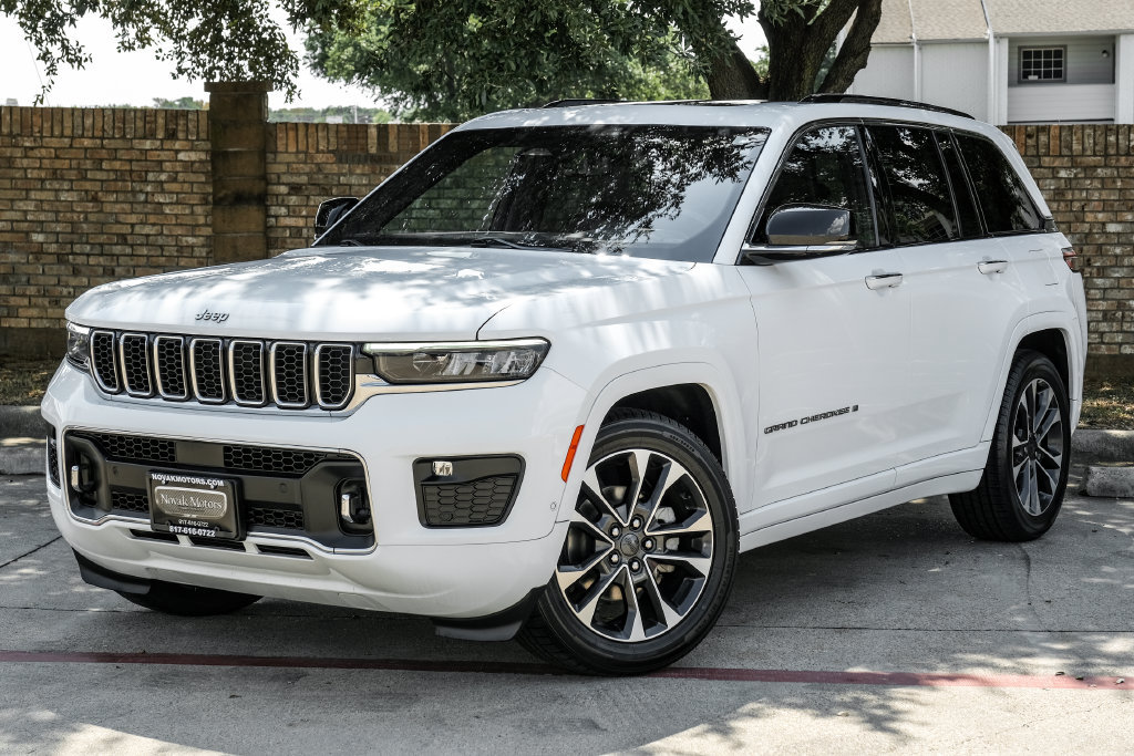 Used 2022 Jeep Grand Cherokee Overland w/ Luxury Tech Group IV AWD/4WD image 12