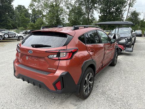 Used 2024 Subaru Crosstrek 2.0i Premium image 4