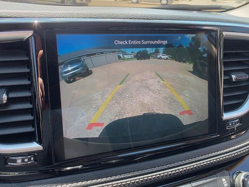 Used 2023 Chrysler Pacifica Limited FWD image 6