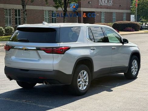 Used 2022 Chevrolet Traverse LS FWD image 4
