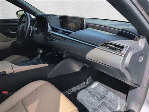 Used 2020 Lexus ES 300h w/ Luxury Package image 30