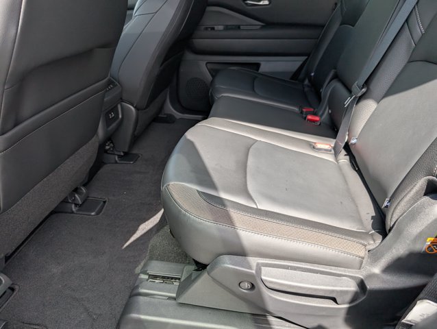 Used 2025 Nissan Pathfinder SL AWD/4WD image 30
