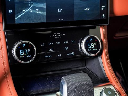 Used 2025 Jaguar F-PACE SVR image 27