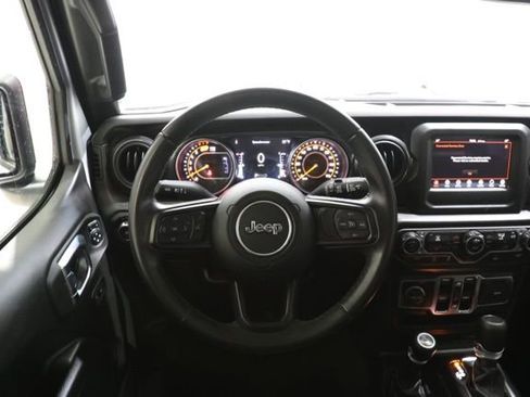 Used 2022 Jeep Wrangler Unlimited Sport AWD/4WD image 11