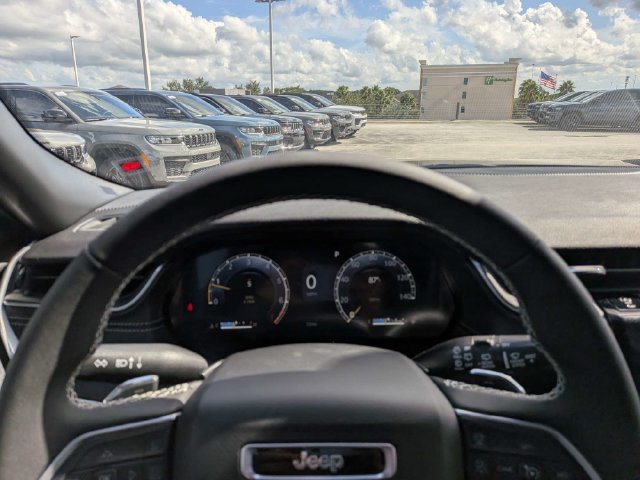 New 2027 Jeep Grand Cherokee Laredo RWD image 29