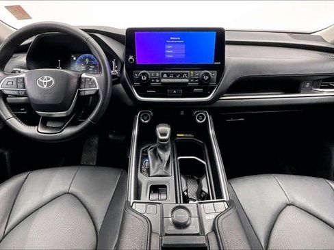 Used 2025 Toyota Grand Highlander AWD image 15