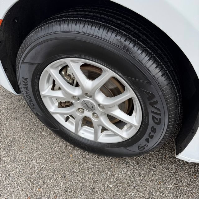 Used 2025 Chrysler Pacifica Select FWD image 9