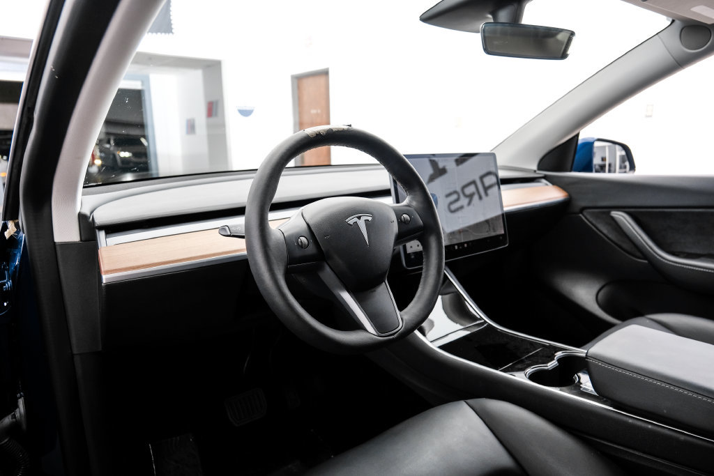 Used 2021 Tesla Model Y Long Range AWD/4WD image 3