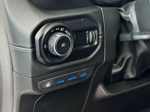 Used 2024 Jeep Wrangler Sahara image 16