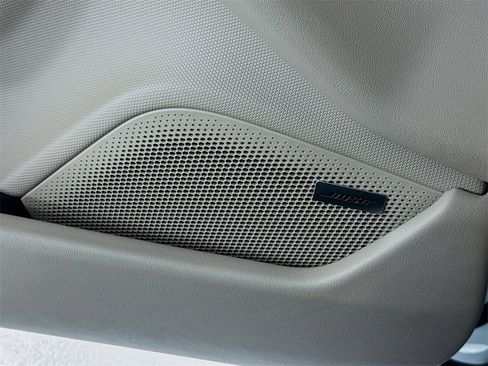 Used 2023 Porsche Taycan image 12