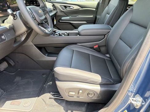 New 2026 Chevrolet Traverse LT w/ Sun and Wheel Package FWD image 16