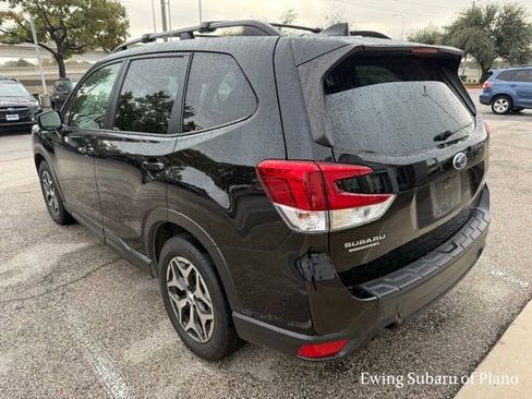 Used 2020 Subaru Forester Premium image 3