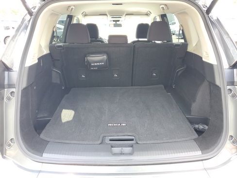Certified 2026 Nissan Rogue SV FWD image 28