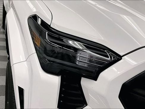 Used 2025 Toyota Tacoma SR5 AWD/4WD image 34