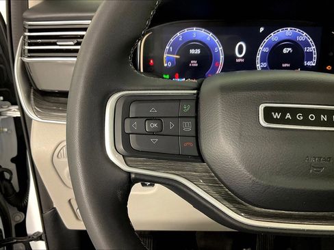 Used 2022 Jeep Wagoneer Series III w/ Premium Group I AWD/4WD image 11