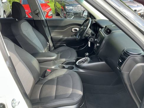 Used 2017 Kia Soul + w/ Designer's Package FWD image 21