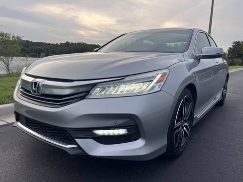 Used 2017 Honda Accord Touring image 1