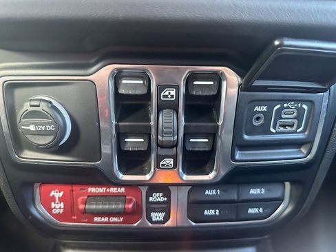 Used 2024 Jeep Wrangler Unlimited Rubicon 4xe image 32