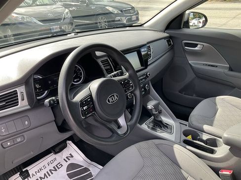 Used 2017 Kia Niro LX FWD image 16