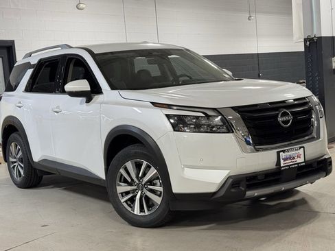 New 2025 Nissan Pathfinder SL image 5