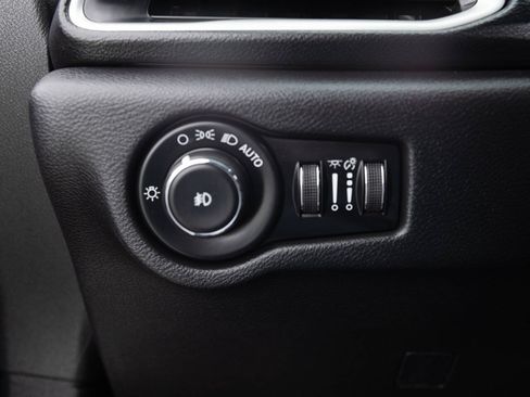 Used 2020 Chrysler Pacifica Touring-L Plus w/ S Appearance Package FWD image 36