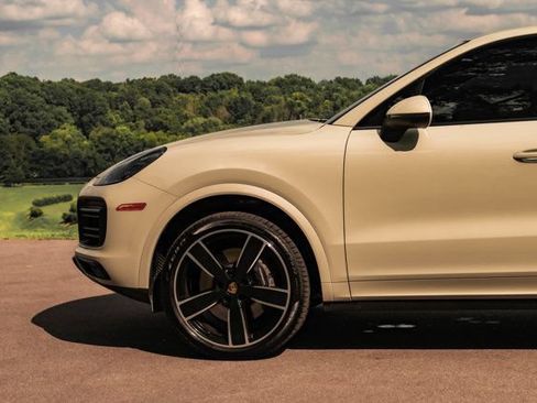 Used 2022 Porsche Cayenne Coupe AWD/4WD image 16