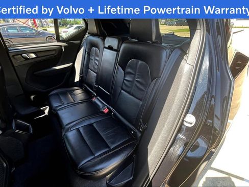 Used 2022 Volvo XC40 T5 Momentum image 33