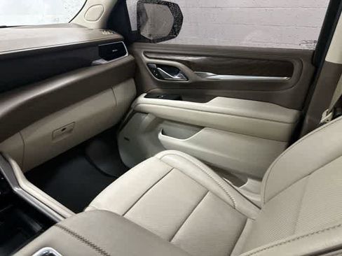 Used 2021 GMC Yukon XL Denali w/ Denali Premium Package RWD image 13
